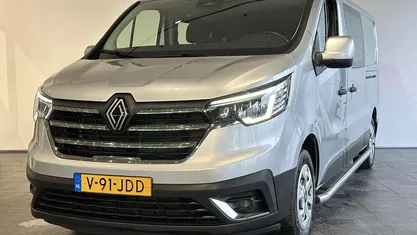Grijs Occasion 2024 Renault Trafic MPV | € 26.557 (Goede deal)