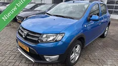 Blauw Gebruikt 2014 Dacia Sandero Lauréate Hatchback | € 5.475 (Eerlijke prijs)