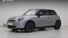 Grijs, metallic lak Occasion 2024 Mini Cooper SE Favoured Hatchback | € 34.895 (Eerlijke prijs)