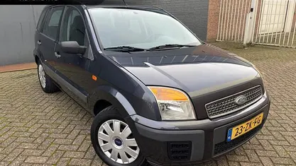 Grijs (metallic) Occasion 2008 Ford Fusion Cool & Sound Edition MPV | € 2.295 (Eerlijke prijs)