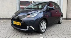 Blauw Gebruikt 2016 Toyota Aygo X-play Hatchback | € 8.290 (Eerlijke prijs)
