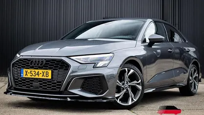 Grijs Gebruikt 2023 Audi A3 Edition .1 Sedan | € 32.850 (Eerlijke prijs)