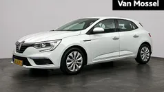 Wit Gebruikt 2018 Renault Mégane IV Life Hatchback | € 10.995 (Eerlijke prijs)