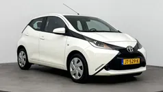 Gebruikt 2015 Toyota Aygo X-play Hatchback | € 8.499 (Eerlijke prijs)