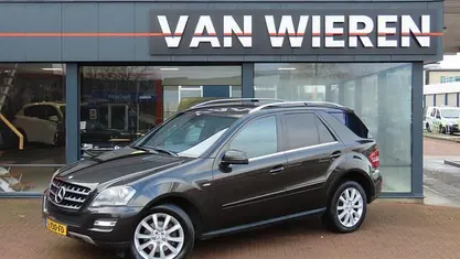 Bruin (metallic) Gebruikt 2011 Mercedes 300 Edition SUV | € 7.950 (Eerlijke prijs)