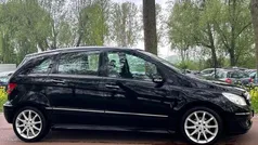 Zwart, metallic lak Gebruikt 2005 Mercedes B170 MPV | € 2.999 (Goede deal)