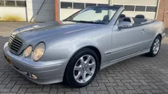 Grijs, metallic lak Gebruikt 2000 Mercedes CLK200 Avantgarde Cabriolet | € 9.499