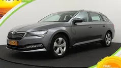 Grijs Gebruikt 2022 Skoda Superb Business Line Stationwagen | € 27.940 (Eerlijke prijs)