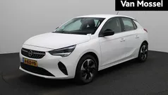 Wit Gebruikt 2022 Opel Corsa-e Elegance Hatchback | € 16.940 (Eerlijke prijs)