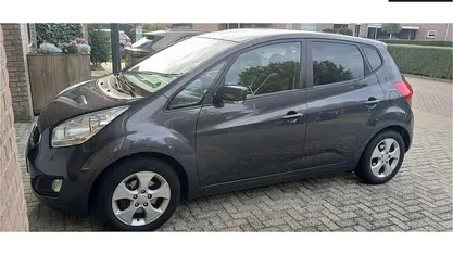 Grijs Occasion 2013 Kia Venga Hatchback | € 10.999 (Eerlijke prijs)
