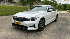 Gebruikt 2019 BMW 330 Sport Line Sedan | € 23.945 (Eerlijke prijs)