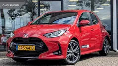 Rood Gebruikt 2024 Toyota Yaris Hybrid Executive Hatchback | € 32.495 (Goede deal)