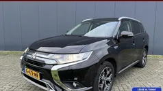 Zwart, metallic lak Gebruikt 2019 Mitsubishi Outlander P-HEV SUV | € 22.950 (Eerlijke prijs)