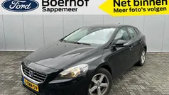 Zwart Gebruikt 2014 Volvo V40 Stationwagen | € 12.995 (Eerlijke prijs)
