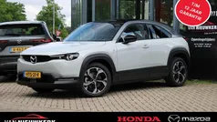 Cerermic white (wit mica) Gebruikt 2025 Mazda MX30 Ad'Vantage SUV | € 32.890 (Eerlijke prijs)