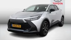 Grijs, metallic lak Gebruikt 2024 Toyota C-HR SUV | € 34.299 (Super prijs)