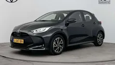 Zwart Gebruikt 2021 Toyota Yaris Hatchback | € 21.950 (Eerlijke prijs)