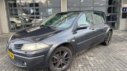 Grijs Gebruikt 2007 Renault Mégane II Hatchback | € 2.250 (Eerlijke prijs)