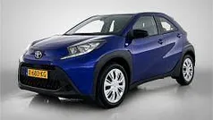 Blauw Gebruikt 2024 Toyota Aygo Play Hatchback | € 20.445 (Eerlijke prijs)