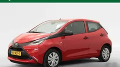 Rood Gebruikt 2017 Toyota Aygo Hatchback | € 6.900 (Goede deal)