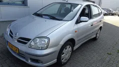 Grijs, metallic lak Gebruikt 2005 Nissan Almera Tino Acenta MPV | € 850 (Eerlijke prijs)