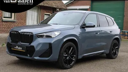 Grijs (parellak) Gebruikt 2023 BMW iX1 M Sport SUV | € 36.950 (Super prijs)
