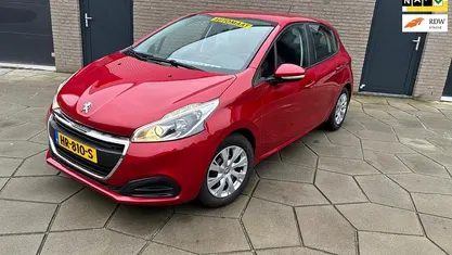 Rood Occasion 2015 Peugeot 208 Active Hatchback | € 8.995 (Eerlijke prijs)