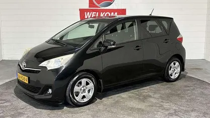 Gebruikt 2011 Toyota Verso-S MPV | € 7.450 (Eerlijke prijs)