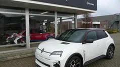 Gebruikt 2025 Renault 5 E-Tech Komfort Hatchback | € 32.899 (Eerlijke prijs)