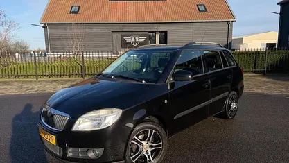 Zwart (metallic) Occasion 2009 Skoda Fabia Comfort Stationwagen | € 2.450 (Eerlijke prijs)
