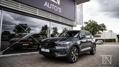 Blauw, metallic lak Gebruikt 2021 Volvo XC40 R-Design SUV | € 35.510 (Eerlijke prijs)