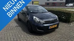 Blauw Gebruikt 2013 Kia Rio Comfort Hatchback | € 6.750 (Eerlijke prijs)