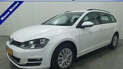 Wit Gebruikt 2017 VW Golf VII Trendline Stationwagen | € 15.995 (Eerlijke prijs)