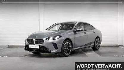 Skyscrapergrau (licht grijs) Occasion 2025 BMW 220 M Sport Coupé | € 40.900 (Super prijs)