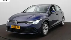 Blauw Gebruikt 2022 VW Golf VIII Life Hatchback | € 22.900 (Goede deal)