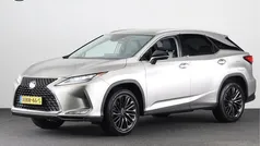 Sonic titanium metallic (licht zilver metallic) Gebruikt 2022 Lexus RX450h Luxury Line SUV | € 59.945 (Goede deal)