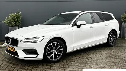 Wit Gebruikt 2021 Volvo V60 Momentum Stationwagen | € 30.495 (Goede deal)