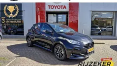 Zwart Gebruikt 2021 Toyota Yaris Hatchback | € 20.500 (Eerlijke prijs)