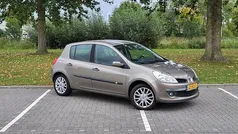 Beige Gebruikt 2009 Renault Clio R.S. Collection Hatchback | € 2.250 (Eerlijke prijs)