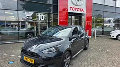 Zwart Gebruikt 2020 Toyota Yaris Hybrid Active Hatchback | € 19.499 (Eerlijke prijs)