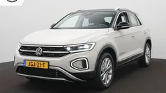 Grijs Gebruikt 2024 VW T-Roc Style SUV | € 32.900 (Eerlijke prijs)