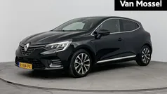 Zwart Gebruikt 2022 Renault Clio V Techno Hatchback | € 20.935 (Eerlijke prijs)
