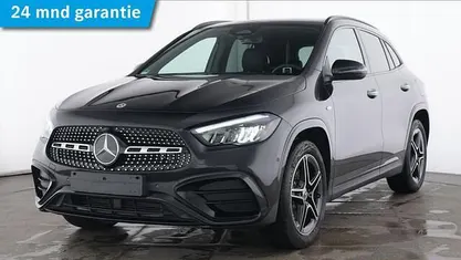 Zwart (mat) Occasion 2025 Mercedes GLA250 AMG SUV | € 51.945 (Eerlijke prijs)