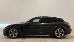 Zwart, metallic lak Gebruikt 2021 Porsche Taycan Cross Turismo Sedan | € 57.555 (Eerlijke prijs)