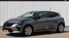 Grijs Gebruikt 2025 Renault Clio V Evolution Hatchback | € 22.950 (Eerlijke prijs)