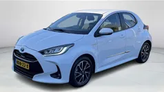 Wit Gebruikt 2021 Toyota Yaris Hybrid Hatchback | € 20.935 (Eerlijke prijs)