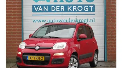 Rood Occasion 2012 Fiat Panda Lounge Hatchback | € 4.995 (Eerlijke prijs)