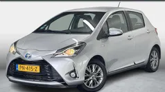 Grijs Gebruikt 2017 Toyota Yaris Hybrid Executive Hatchback | € 14.450 (Eerlijke prijs)