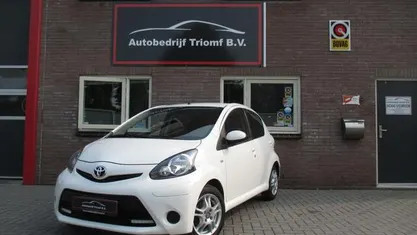 Occasion Toyota Aygo 68 PK (50 kW) 2012 Zwart, metallic lak Hatchback