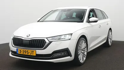 Wit Occasion 2023 Skoda Octavia Business Line Stationwagen | € 22.900 (Super prijs)